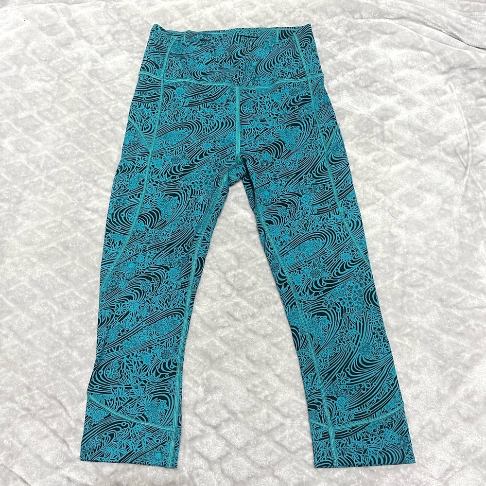 Lululemon Teal and Black Capri Leggings